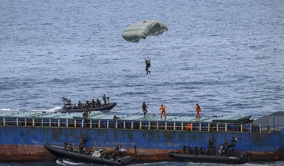 Satu Prajurit Gugur saat Terjun Payung Jelang HUT TNI
