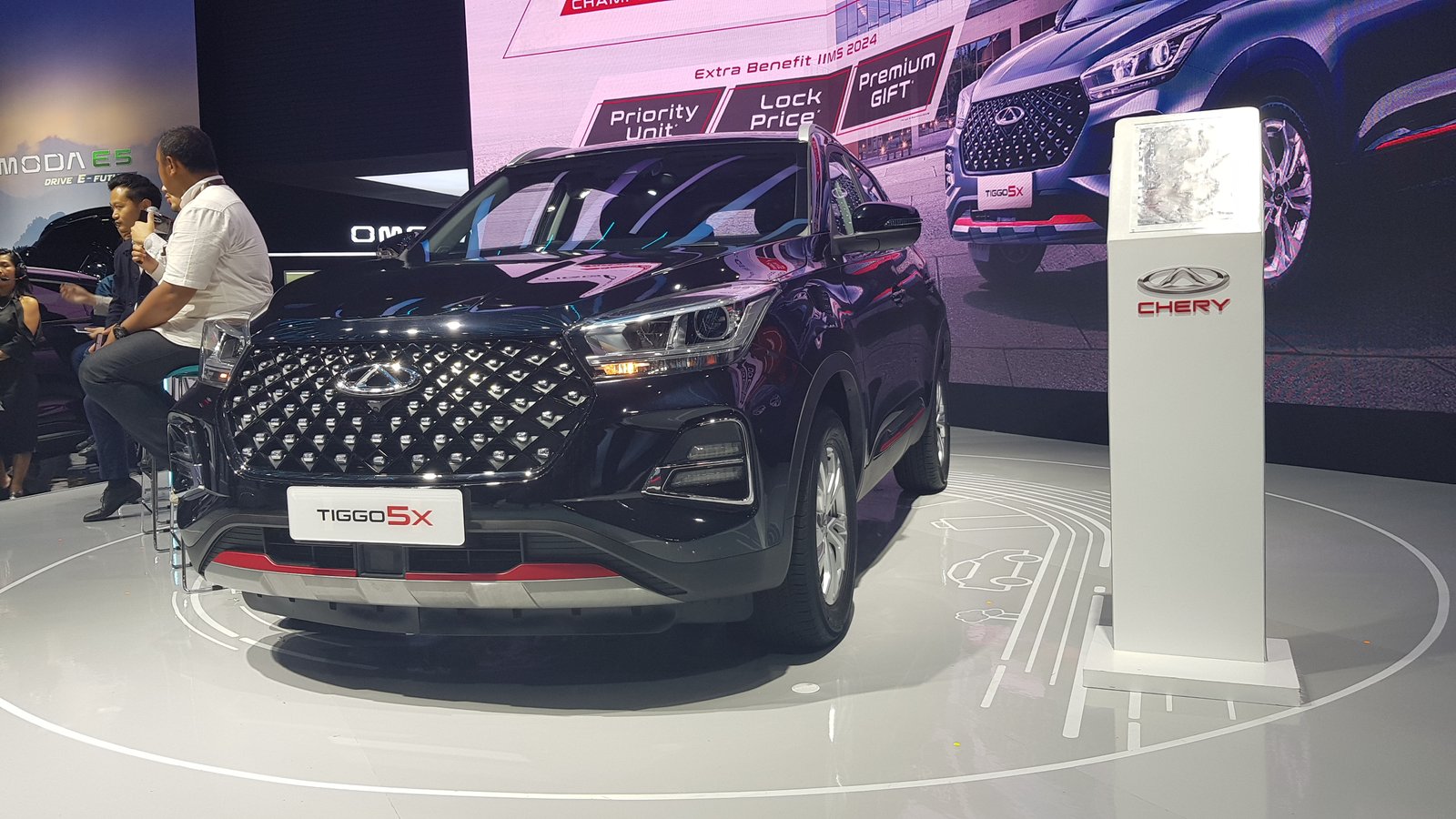 Chery umum harga Tiggo 5X di IIMS 2024. Foto: apakabar.co.id