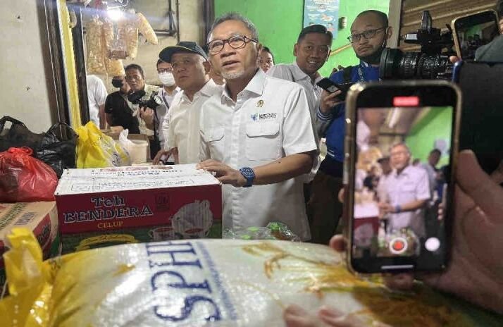 Pastikan Stok Pangan Jelang Ramadan, Mendag Tinjau Pasar Klender