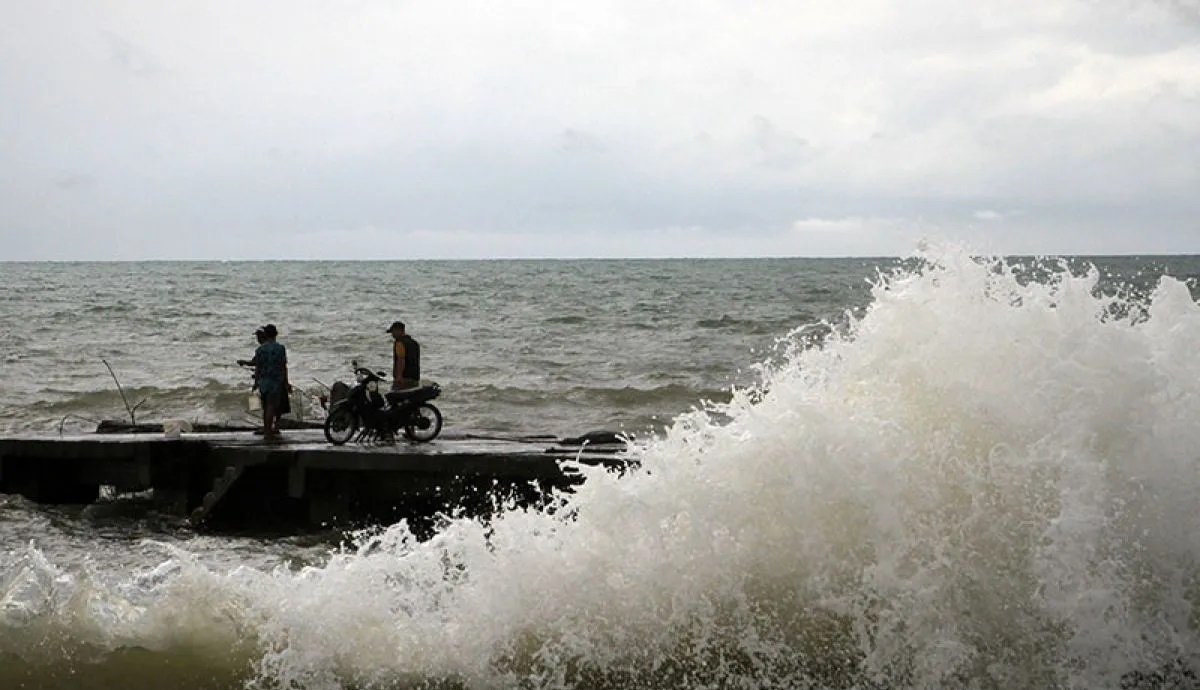 BMKG Ingatkan Bahaya Gelombang Laut Setinggi 6 Meter