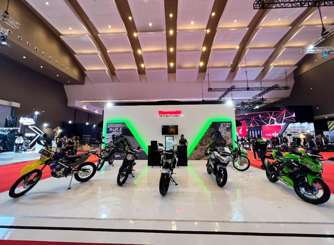 Kawasaki Bawa Ninja ZX-25R dan Promo Menarik di IIMS 2024