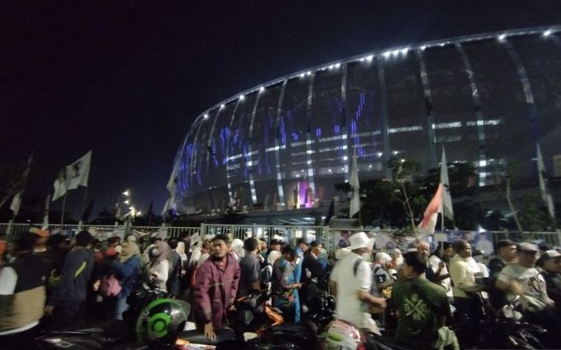 Pendukung AMIN Padati Area JIS Sejak Sabtu Subuh