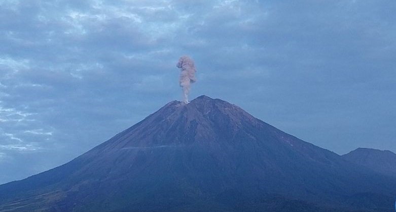 Semeru Kembali Erupsi, Letusan Setinggi 1 Km