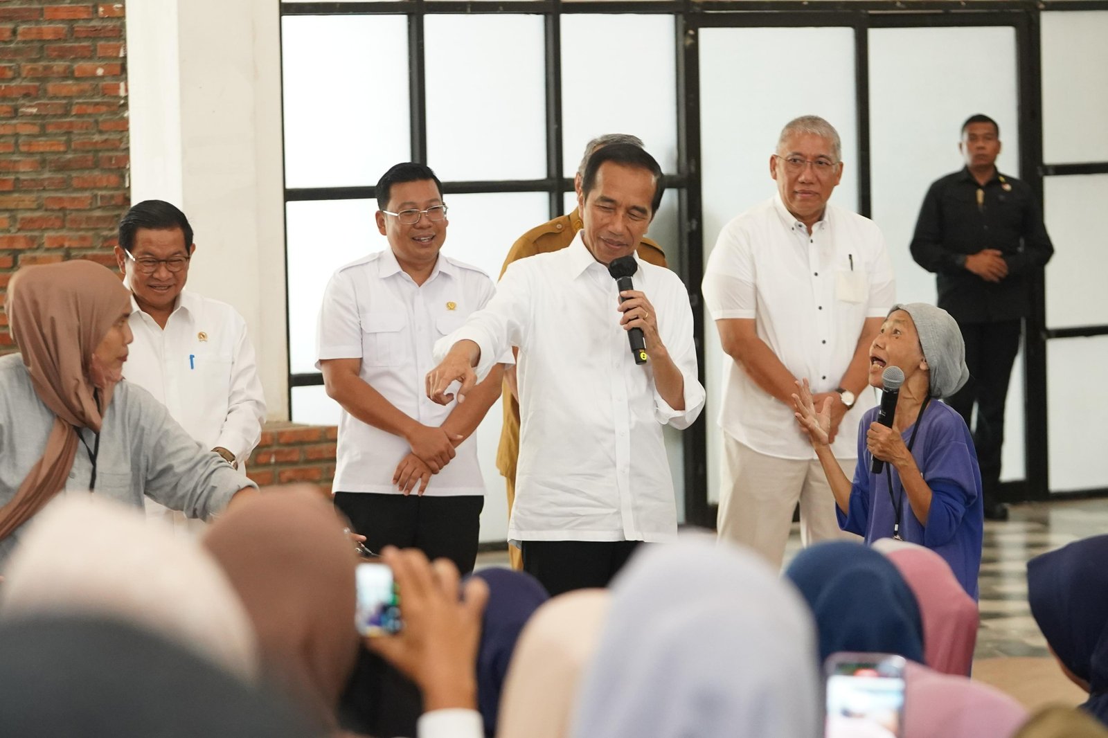 Pemilu 2024 Usai, Jokowi Kembali Berikan Bantuan Pangan Beras