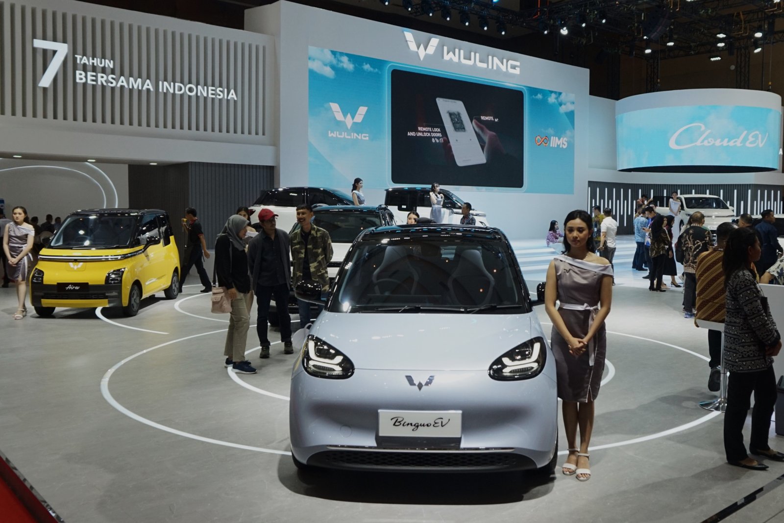 Wuling Bawa Jajaran Mobil Listrik Termasuk CloudEV di IIMS 2024