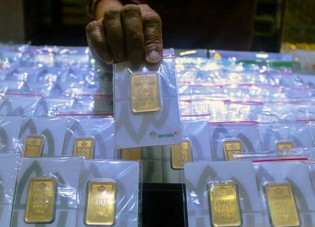 Memulai Awal Pekan, Harga Emas Turun Tipis