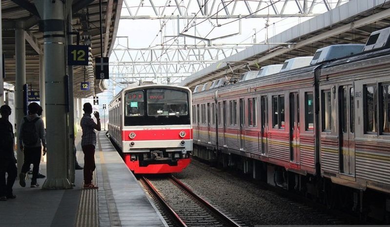 KRL Alami Gangguan di Stasiun Cikini, KAI Commuter Minta Maaf