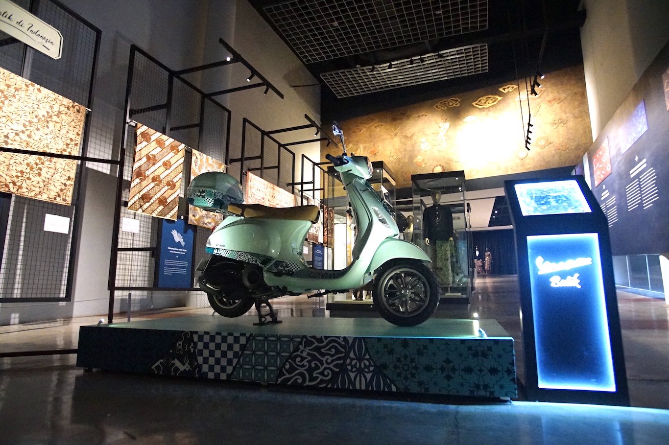 Satukan Warisan Budaya, Vespa Batik Tampil di Museum Batik