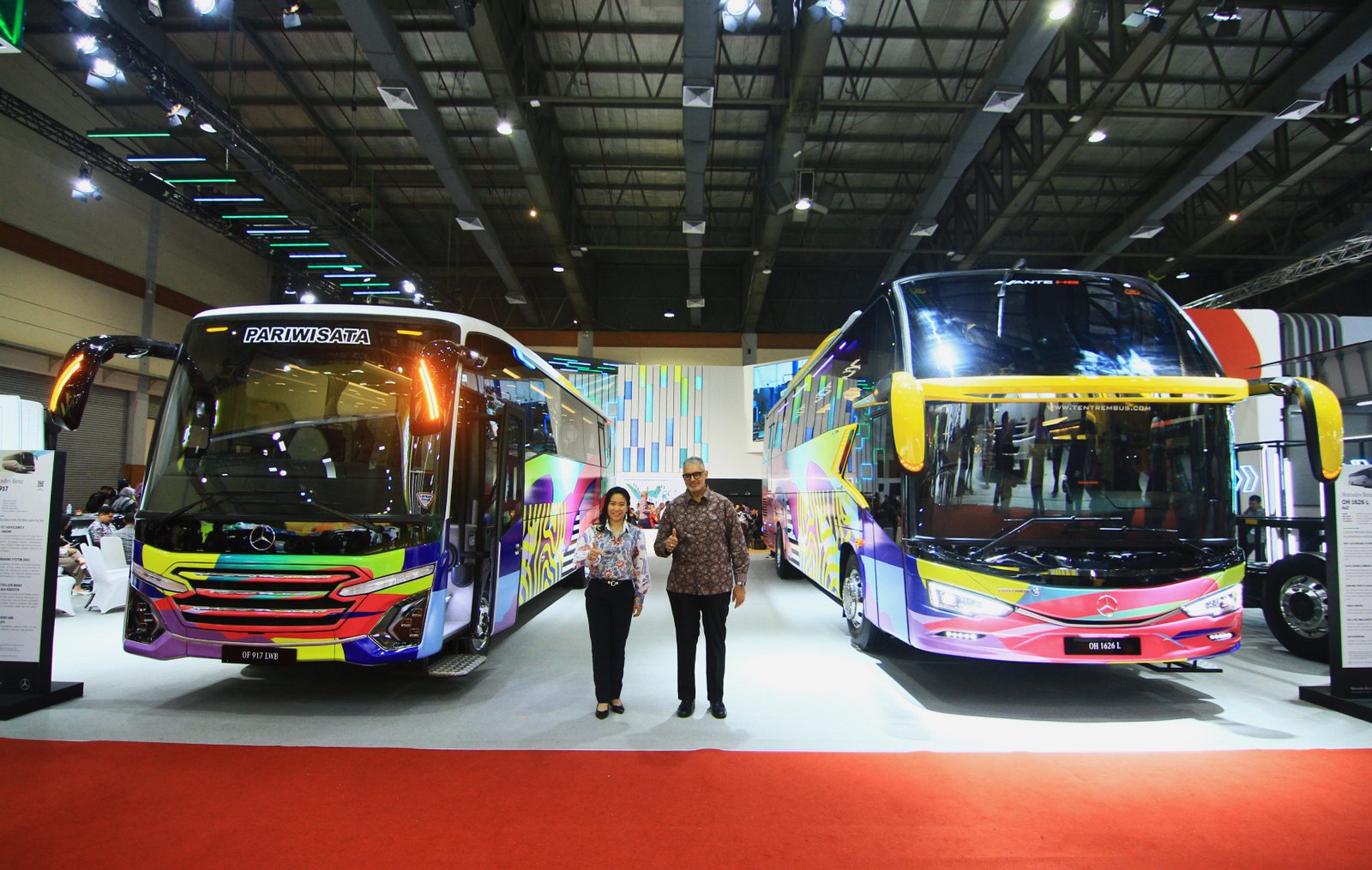 Intip 2 Seri Bus Mercedes-Benz Dibalut Livery Penuh Warna