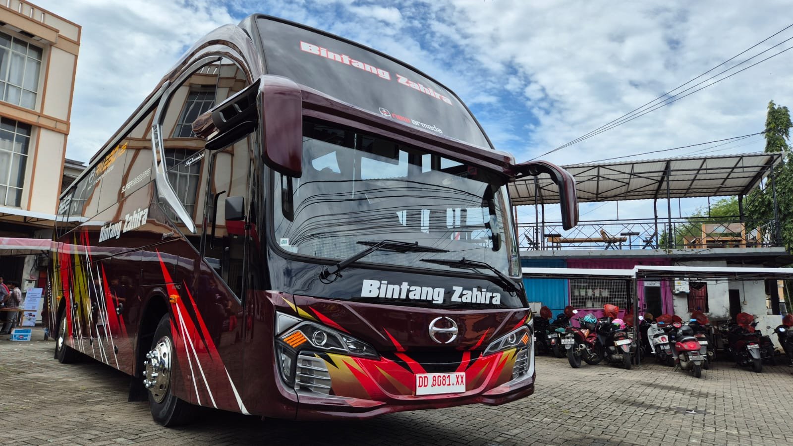 Hino Serah Terima Armada Bus Terbaru PO Bintang Zahira. Foto: dok. HMSI