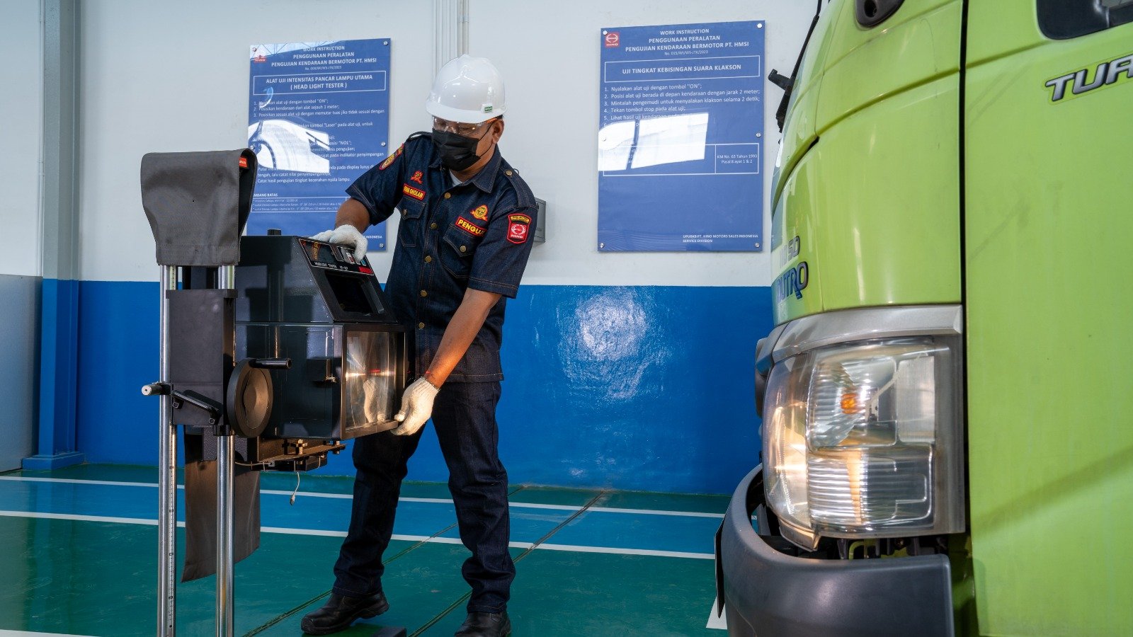 Mendukung keselamatan transportasi dan kelestarian lingkungan, Hino hadirkan fasilitas pelayanan uji KIR atau Uji Berkala Kendaraan Bermotor yang terintergrasi. Foto: dok. HMSI