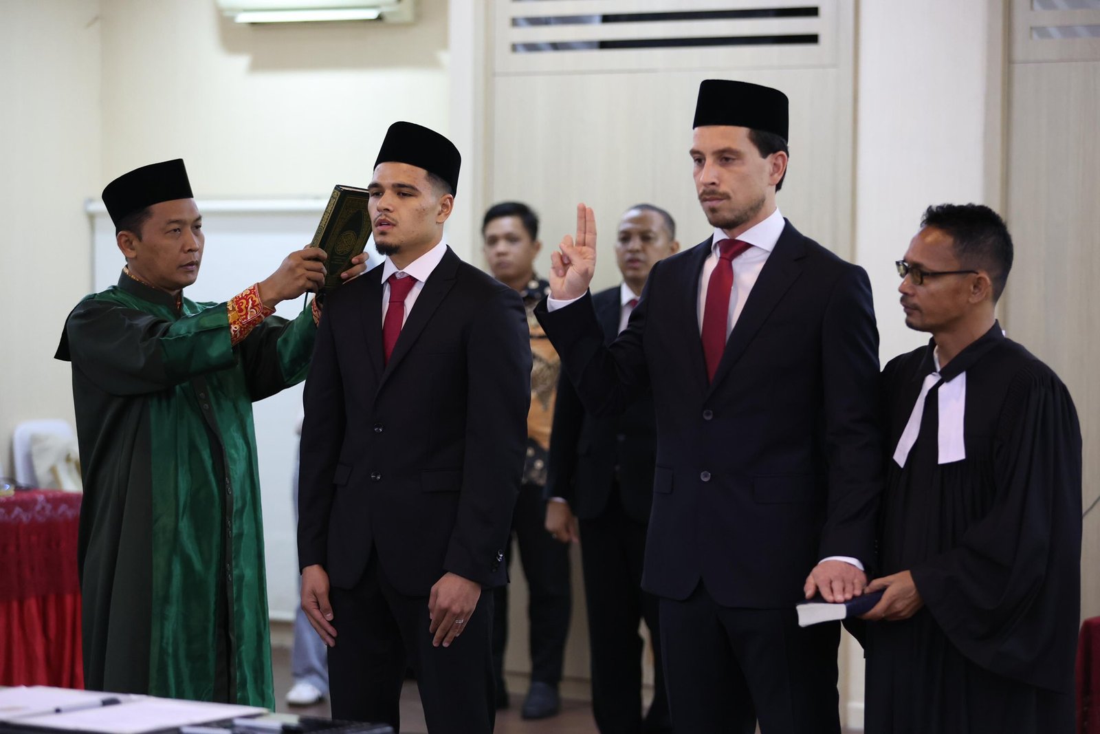 Thom Haye dan Ragnar Oratmangoen Dipastikan Bisa Tampil Melawan Vietnam