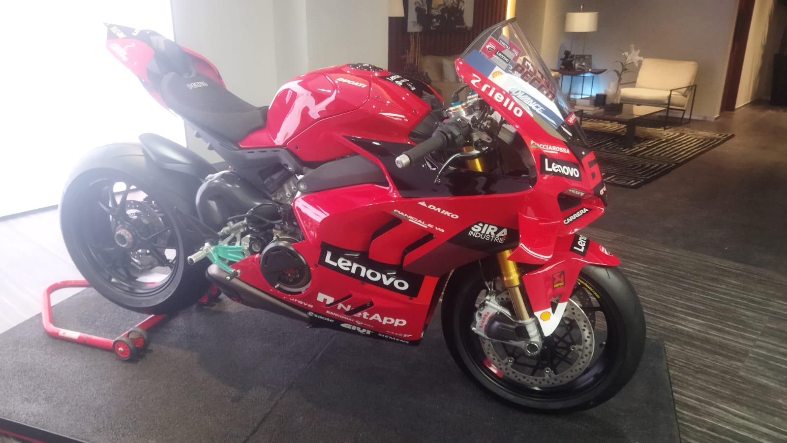 Ducati Panigale V4R 2023 dan V4 Bagnaia 2022 Mengaspal di Indonesia