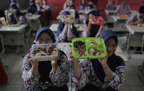 Makan Siang Gratis Prabowo Ancam Kesejahteraan Guru Honorer