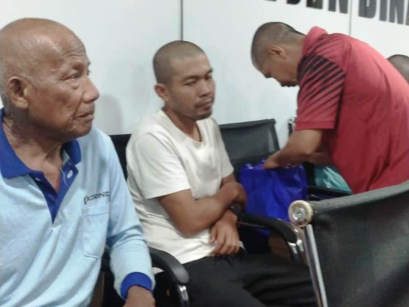 Penampilan plontos petani Saloloang yang dibebaskan bersyarat menuai kritik. Foto: JPKP untuk apakabar.co.id