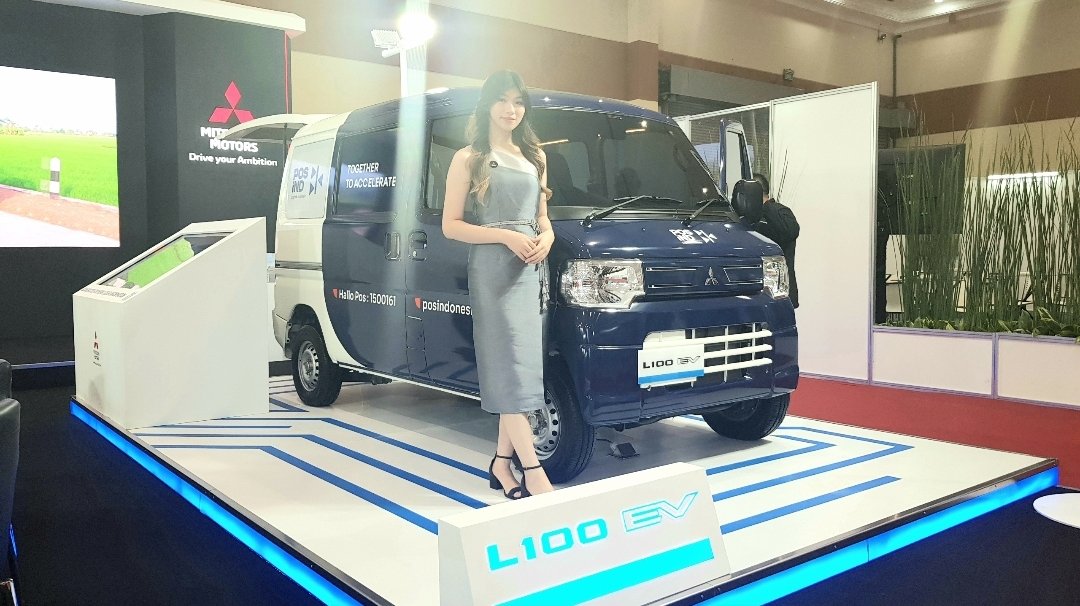 Mitsubishi L100 EV dengan livery PT Pos Indonesia hadir di GIICOMVEC 2024. Foto: apakabar.co.id/DF