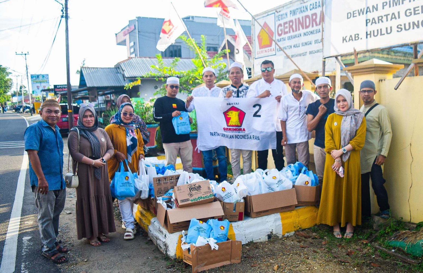 Gerindra Bagi-Bagi 1.000 Takjil di Hulu Sungai Selatan