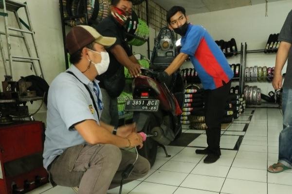 Kemenkop UKM dan Planet Ban Beri Uji Emisi Motor Pengguna Knalpot Aftermarket