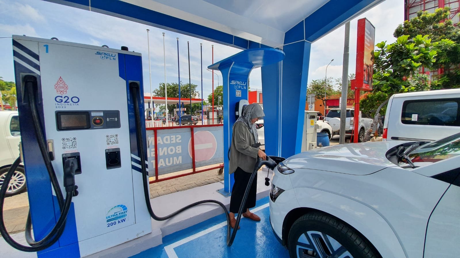 PLN Targetkan 1.000 SPKLU Tiang Listrik Rampung Tahun Ini