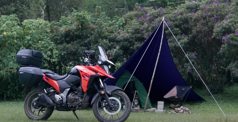 Berkemah dengan motor tangguh Suzuki V-Strom 250SX. Foto: dok. SIS