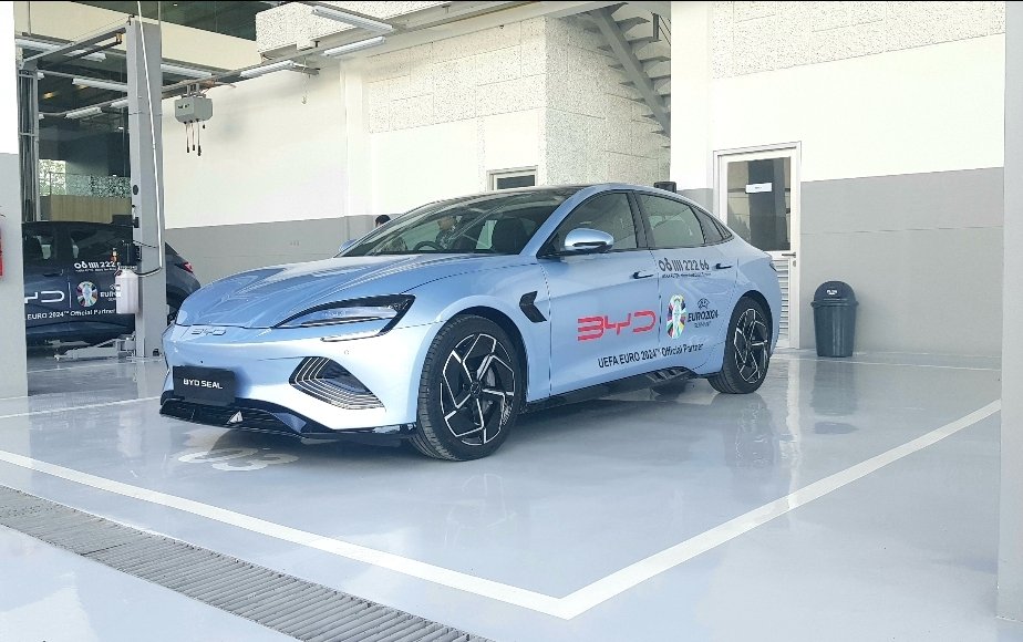 BYD Haka Auto Cibubur hadir sebagai dealer flagship di Indonesia. Foto: apakabar.co.id/DF