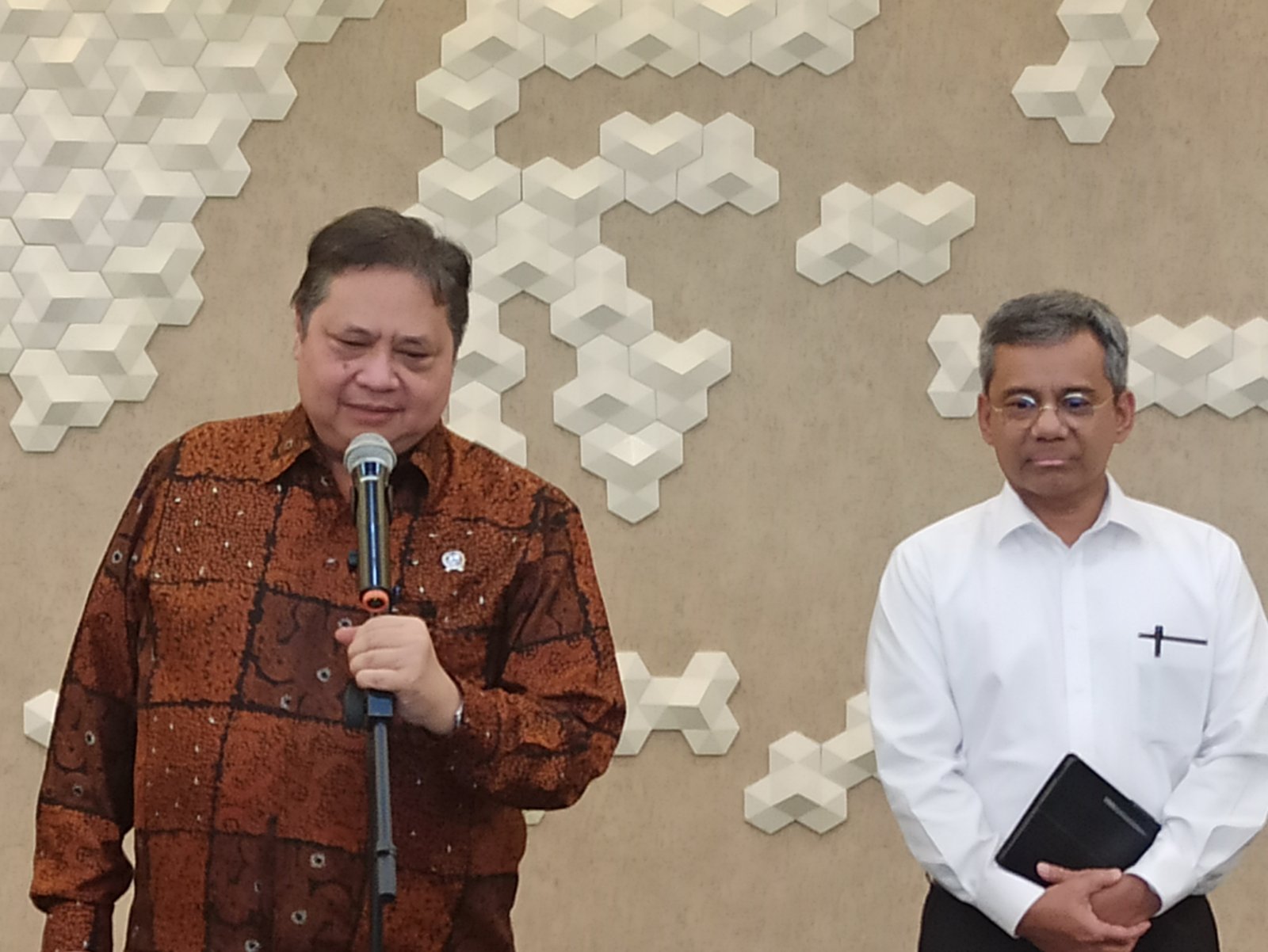 Sama-sama Anjlok, Rupiah Tak Separah Bath, Ringgit dan Yuan