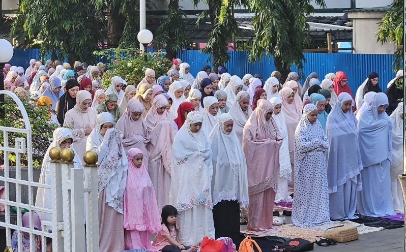 Masjid Sunda Kelapa Dipenuhi Warga untuk Mengikuti Salat Idulfitri