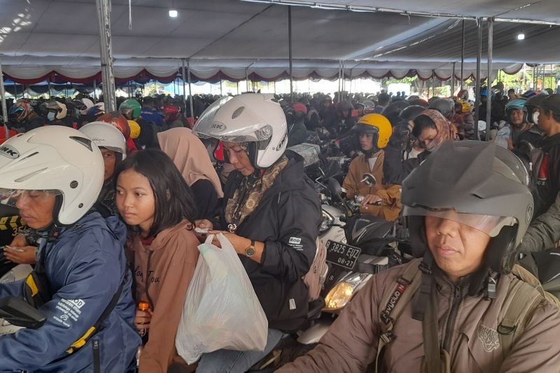 H-2 Lebaran, Pemudik Motor Padati Pelabuhan Ciwandan