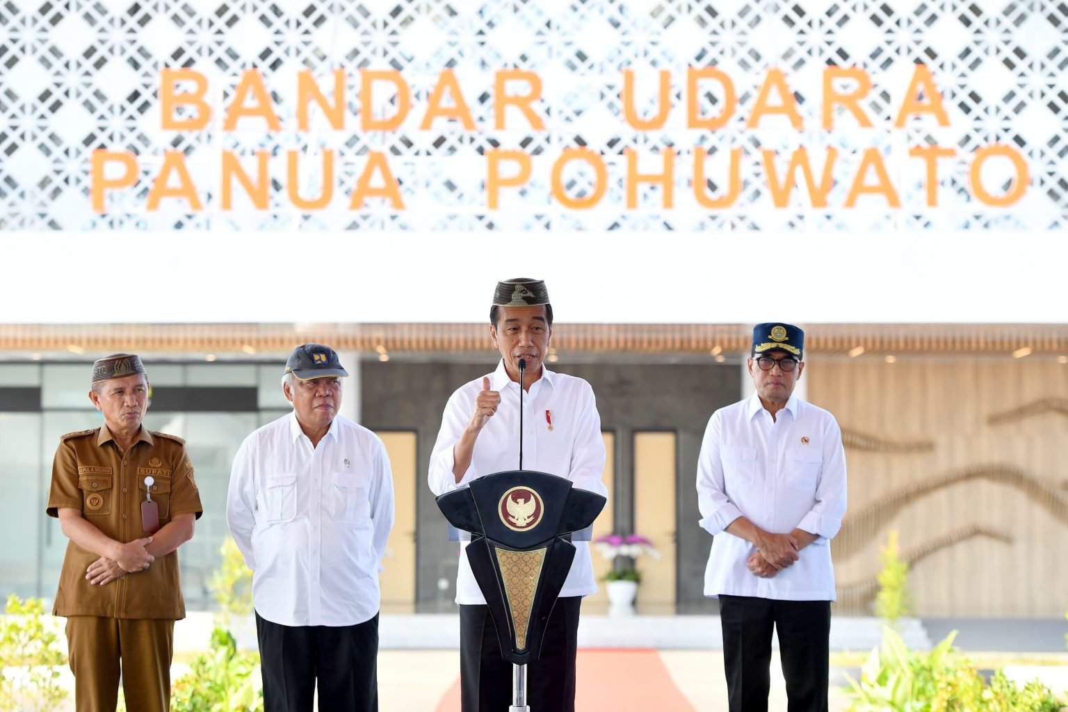 Dorong Mobilitas Orang dan Logistik, Jokowi Resmikan Bandara Panua Pohuwato di Gorontalo