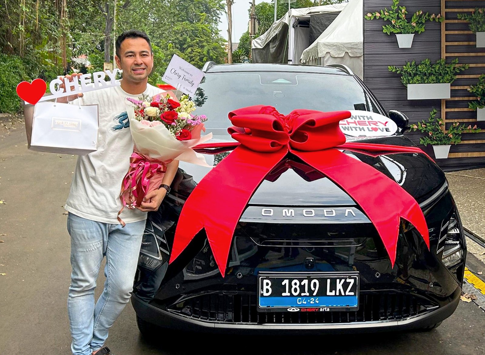 Raffi Ahmad Jadi Artis Pertama di Dunia yang Terima Chery Omoda E5
