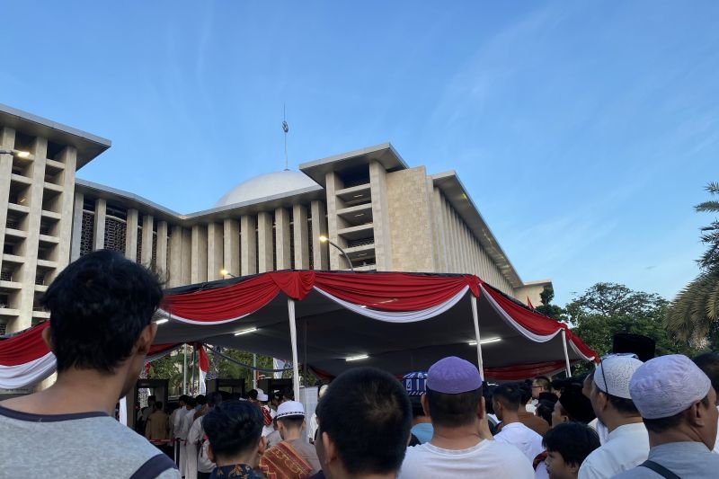 Sejak Pagi, Masyarakat Padati Masjid Istiqlal untuk Salat Idulfitri