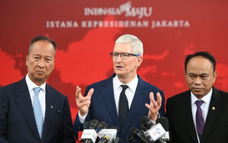 Menko Luhut: Apple Tertarik Investasi Bidang AI di IKN