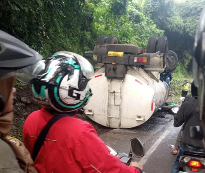 Truk Tangki Tabrak Pemotor di Cipatat, Tiga Orang Tewas
