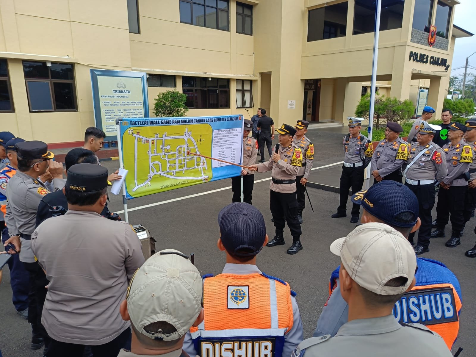 Polres Cianjur Kerahkan 317 Personel untuk Pengamanan Malam Takbiran