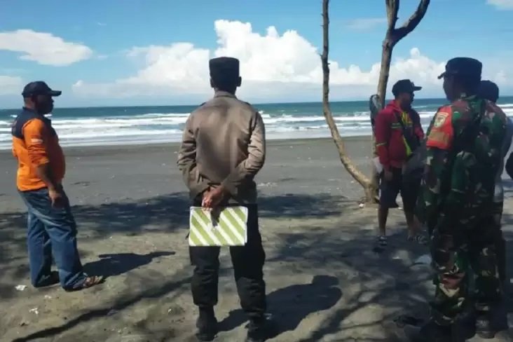Dua Wisatawan Asal Bandung Terseret Ombak di Pantai Selatan, Satu Hilang Tenggelam