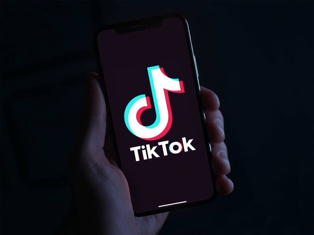 Ilustrasi platform TikTok-Tokopedia. Foto Shutterstock