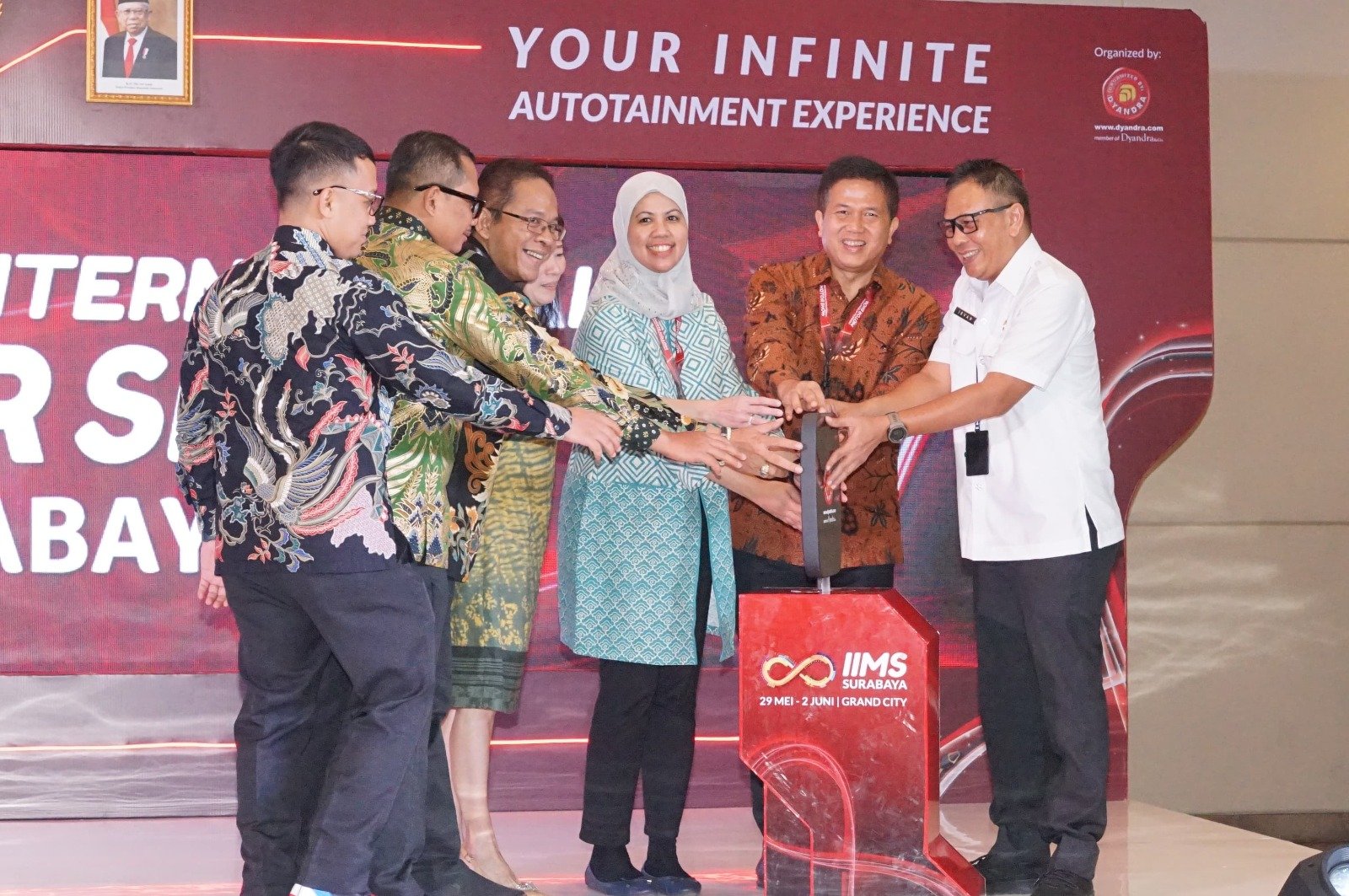 IIMS Surabaya 2024 dibuka dengan menargetkan transaksi Rp 240 Miliar. Foto: dok. Dyandra