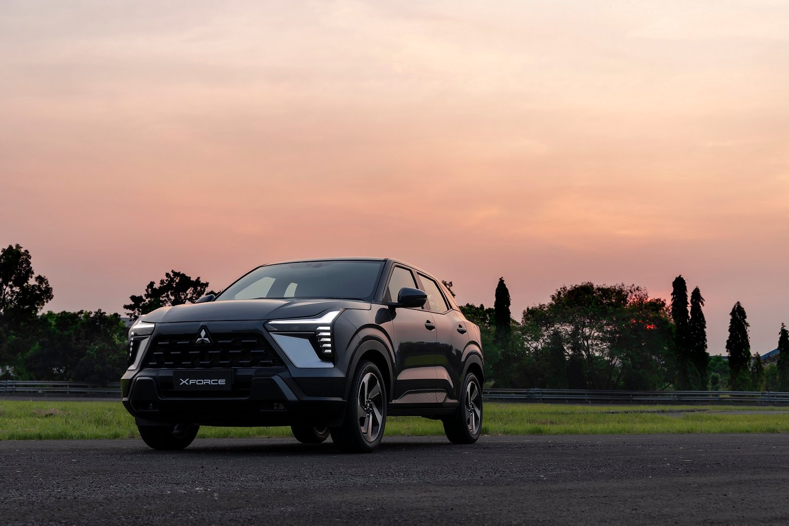 Mitsubishi XForce Raih Best Low SUV 5-Seater di Otomotif Award 2024