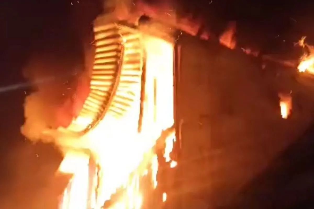 Diduga Korsleting, Gudang Barang Bekas di Cengkareng Terbakar