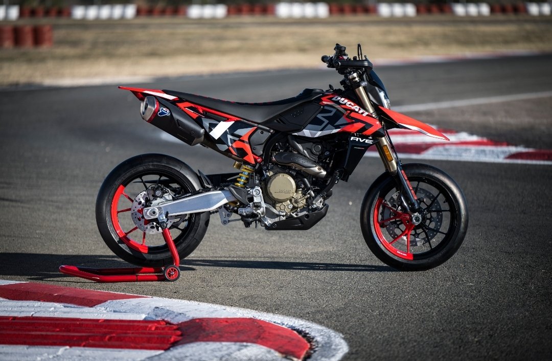 Spesifikasi Ducati Hypermotard 698 Mono, memakai mesin standar MotoGP. Foto: dok. Ducati