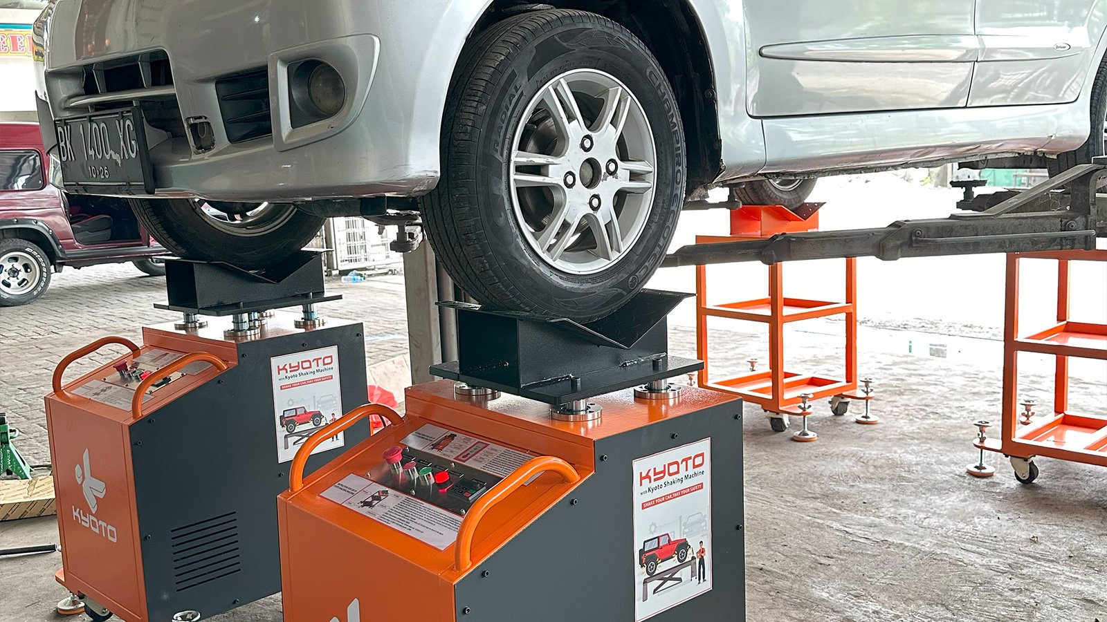 Bengkel spesial kaki-kaki mobil dengan teknologi Shaking Machine. Foto: dok. Kyoto