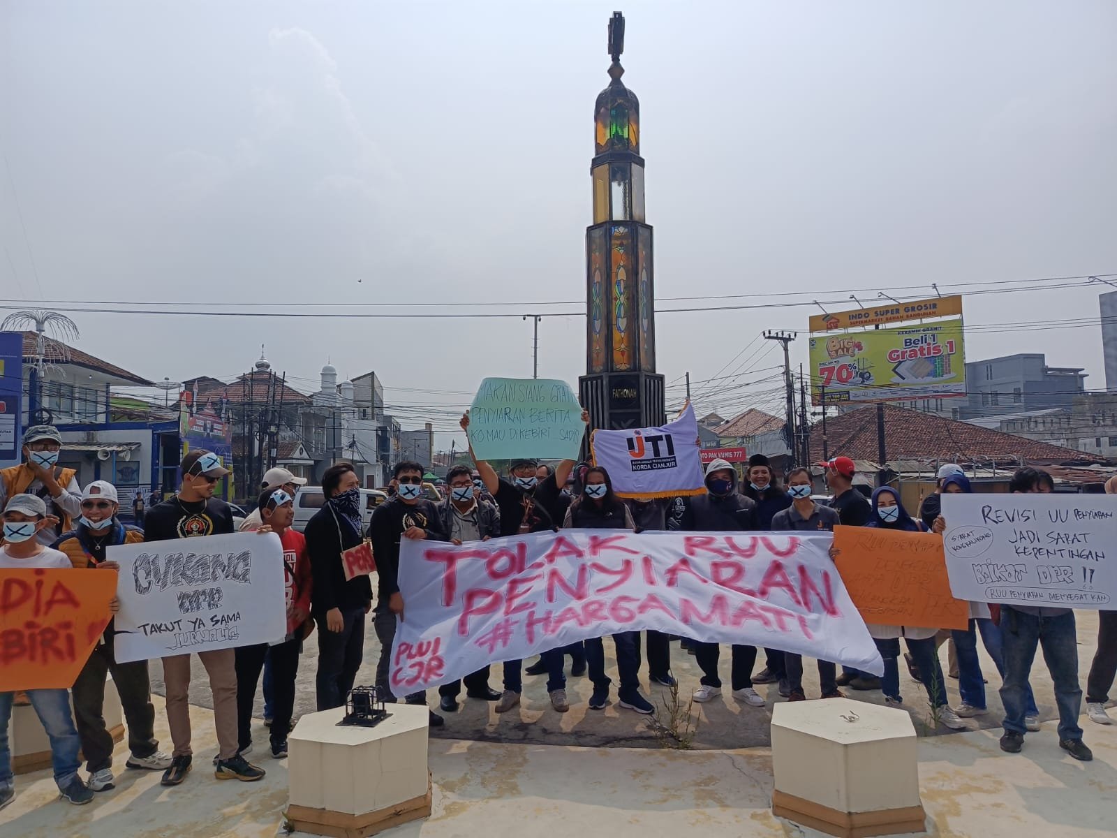 Puluhan Jurnalis Cianjur Gelar Aksi Damai Menolak RUU Penyiaran