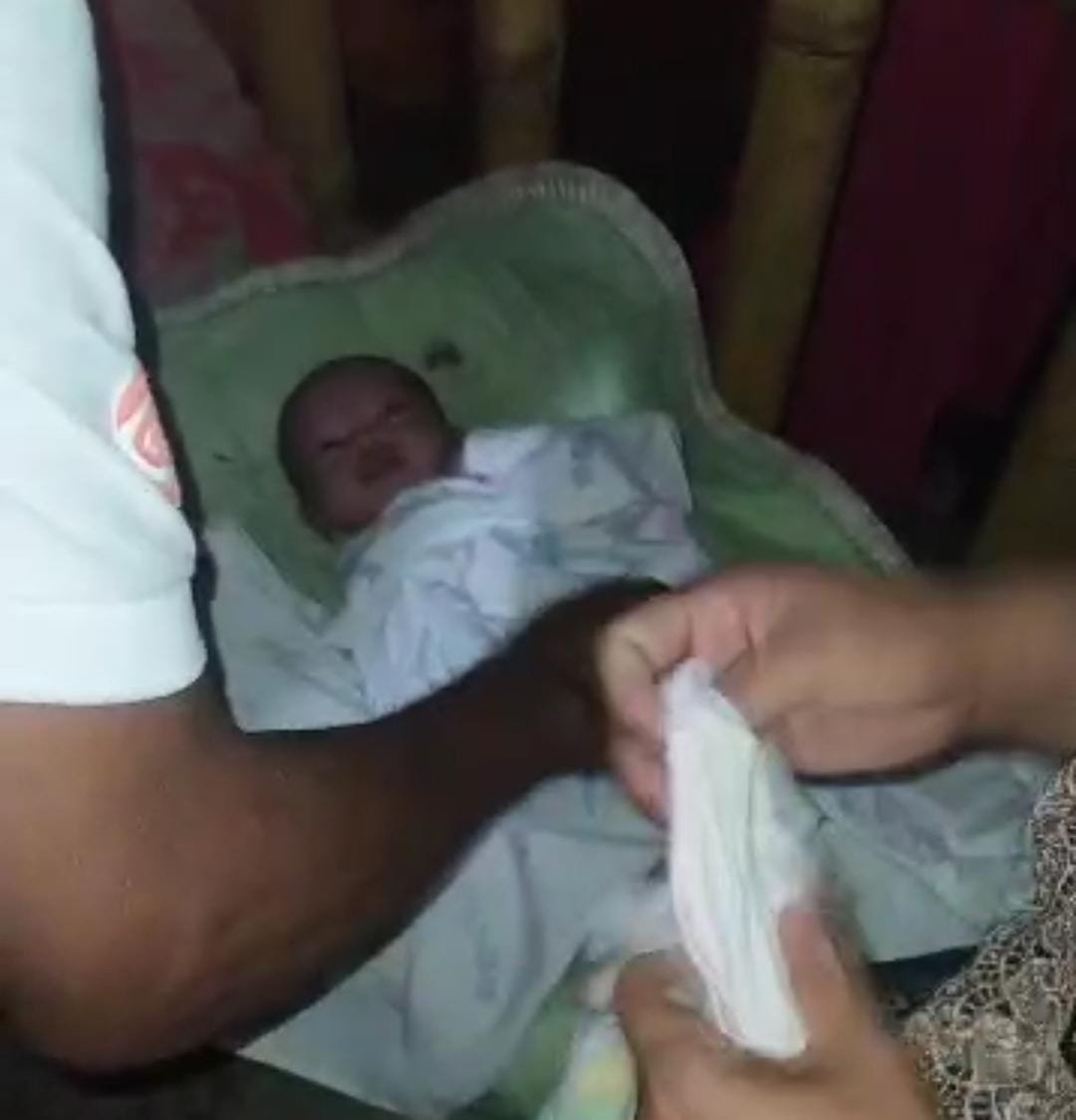 Bayi Perempuan Tergeletak di Pinggir Jalan, Gegerkan Warga Cianjur