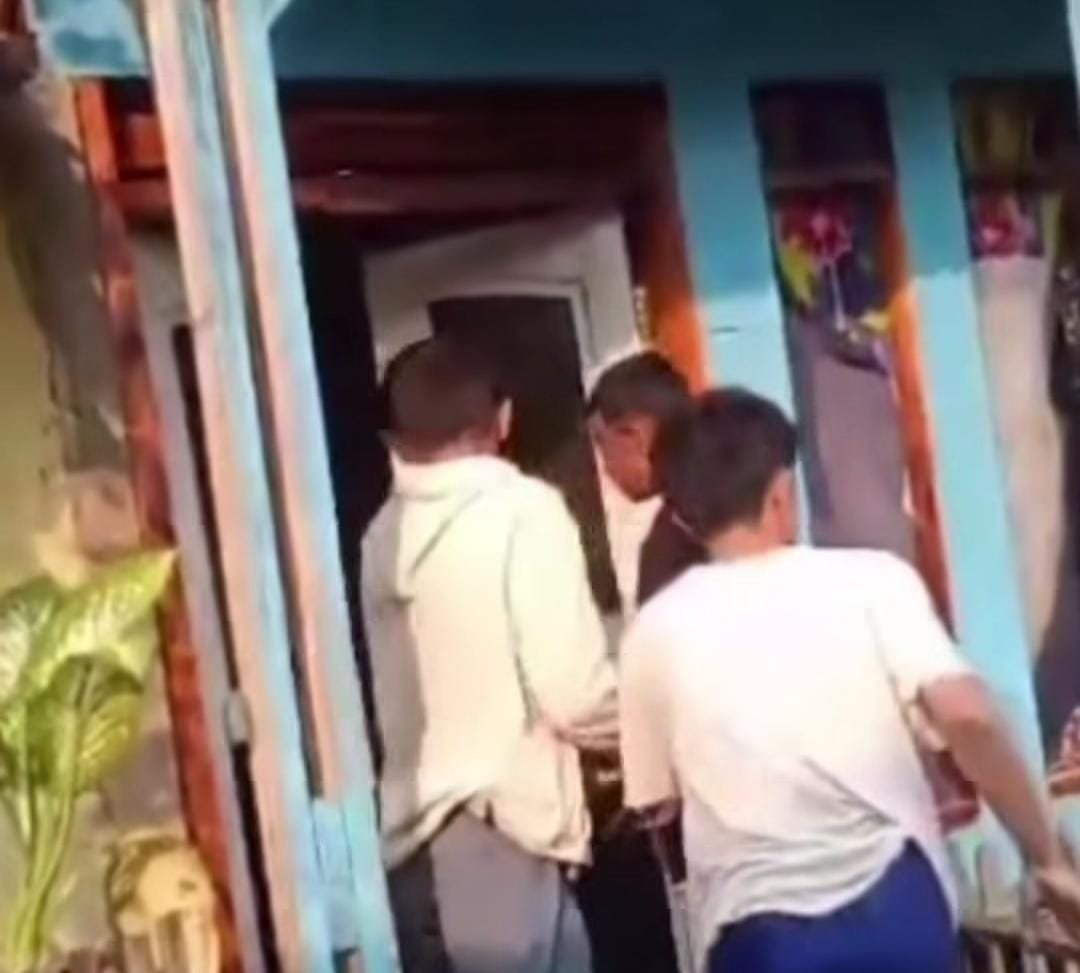 Rumah Pelaku Sodomi Anak di Cianjur Dirusak Warga