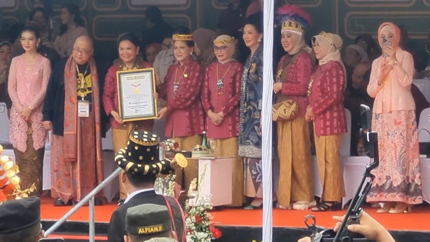 Parade Mobil Hias di HUT Ke 44 Dekranas Solo Cetak Rekor MURI