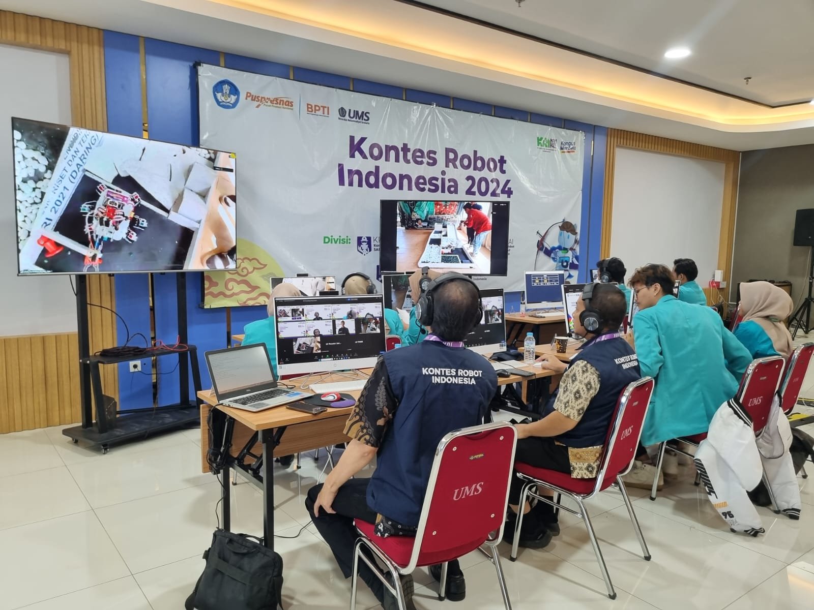 Kontes Robot dengan Tema Memilah Sampah jadi Kontes Terumit