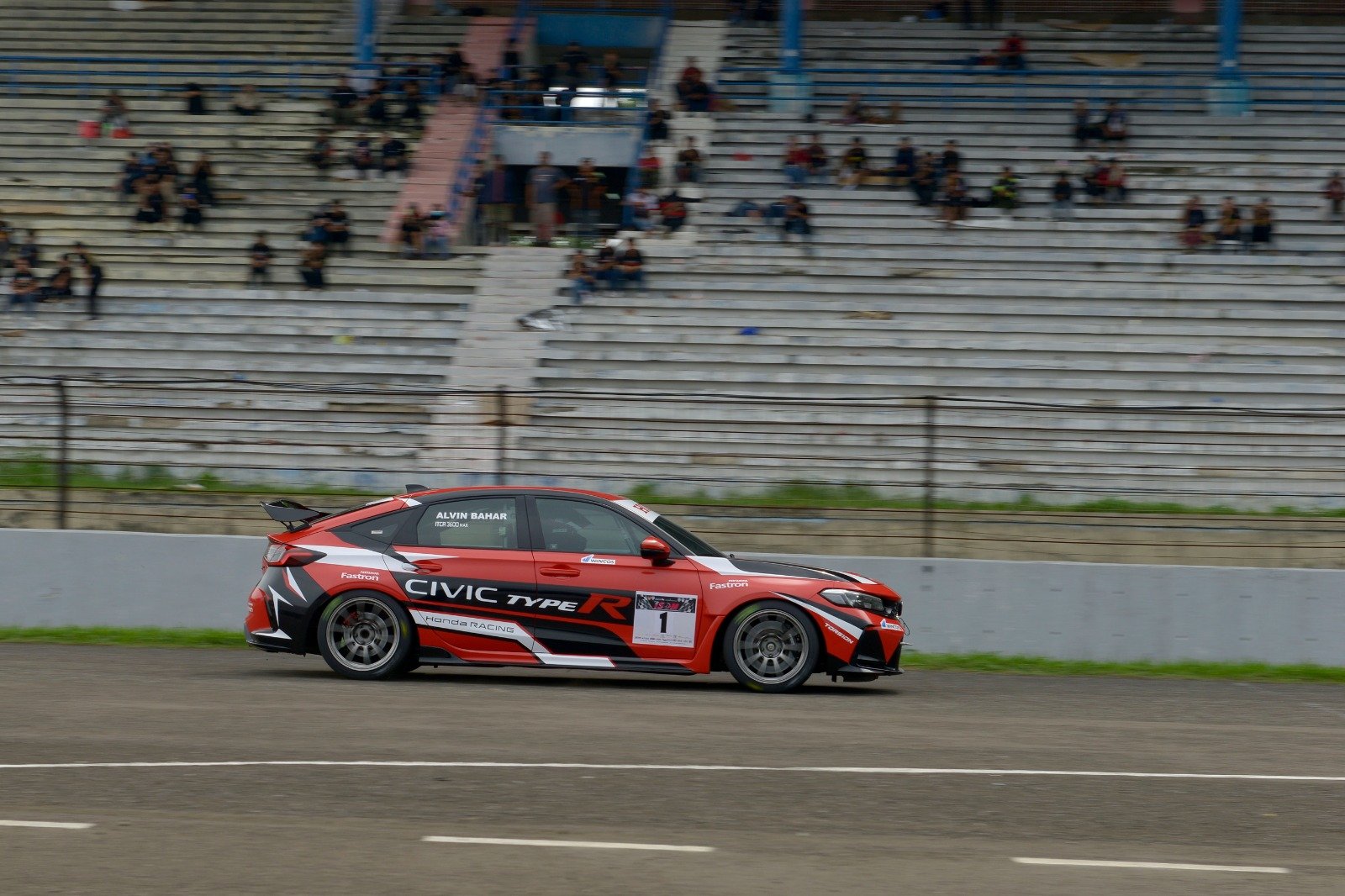 Honda ajak komunitas jajal lintasan balap ISSOM dan OMR 2024 seri kedua di Sirkuit Sentul. Foto: dok. HPM