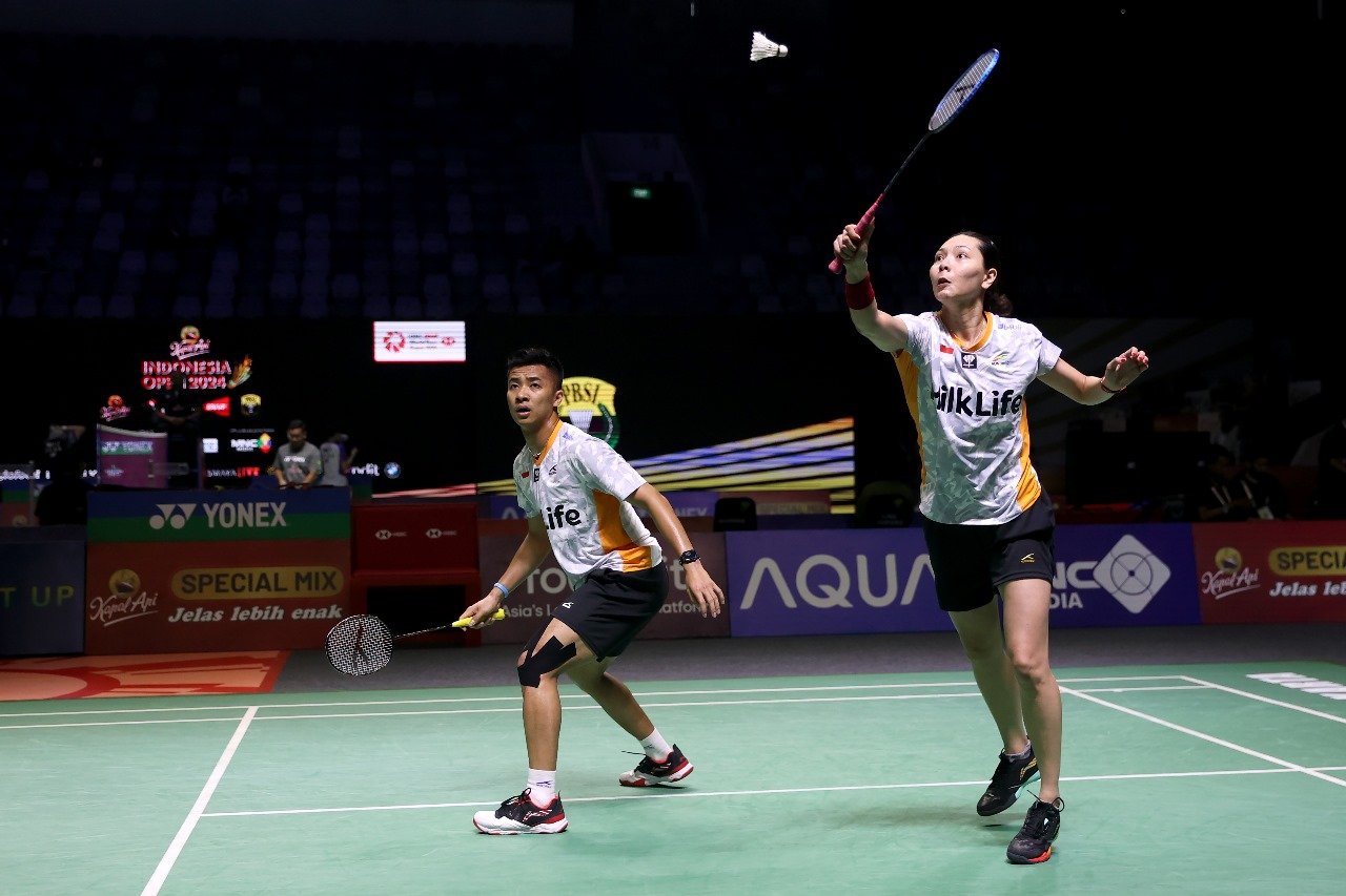 Ganca campuran Indonesia Dejan Ferdinansyah/Gloria Emanuelle Widjaja saat bertanding di Indonesia Open 2024, Kamis (6/6). Foto: PBSI