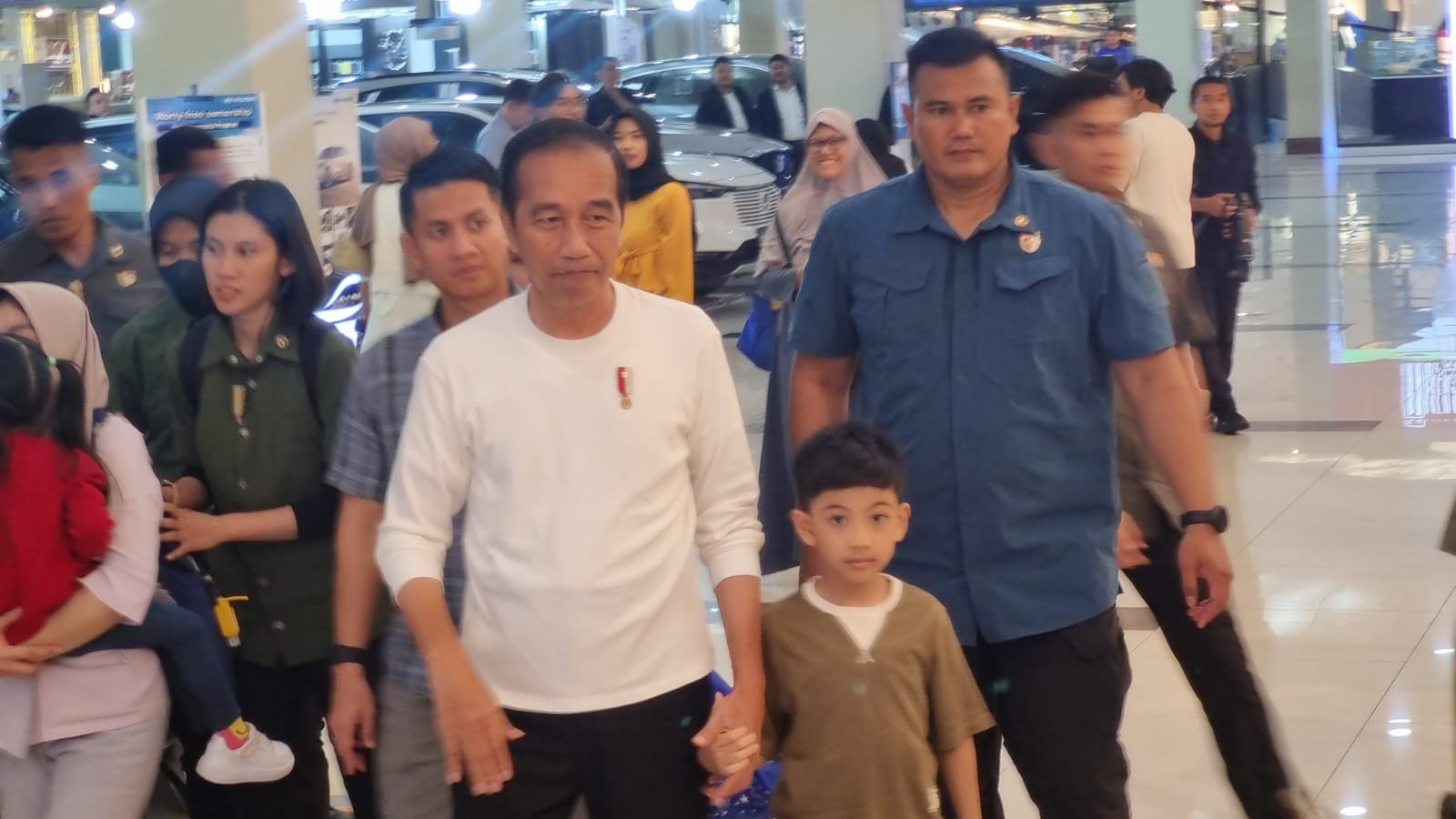 Bikin Heboh Mall di Solo, Presiden Jokowi Belikan Cucu Mainan