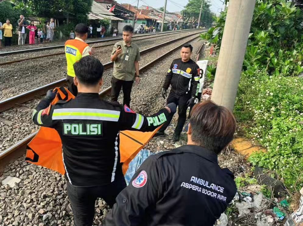 Kurang Konsentrasi Saat Menyebrang, Seorang Pria Tewas Tertabrak KRL di Bogor